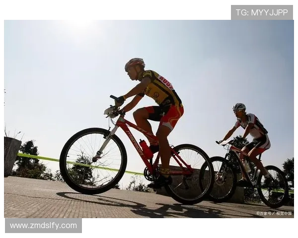 当足球明星的光环背后隐藏着多少艰辛与挑战的真实故事 当足球明星的光环背后隐藏着多少艰辛与挑战的真实故事