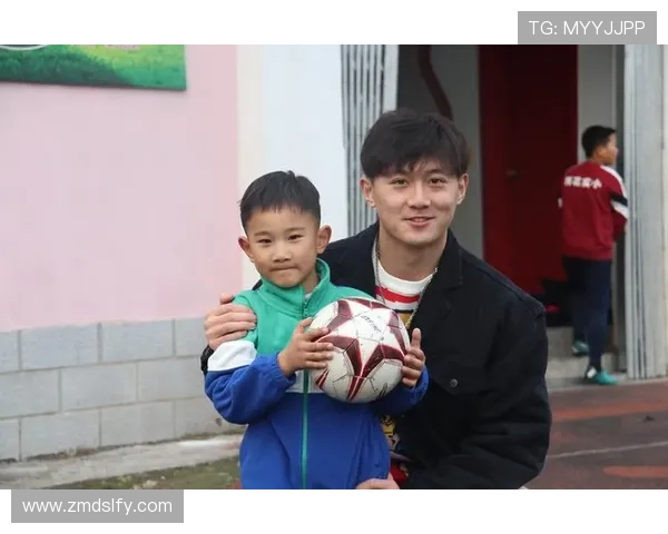 足球明星蒋圣龙:从青涩少年到绿茵场上的璀璨之星 足球明星蒋圣龙:从青涩少年到绿茵场上的璀璨之星