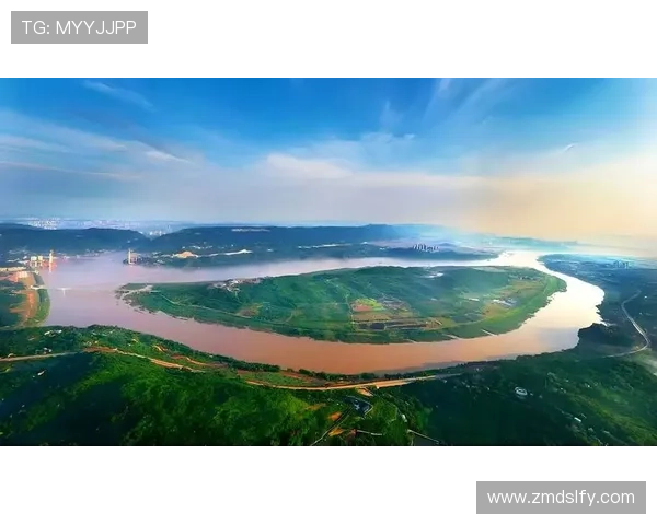 重庆羽毛球队在联合会杯中的辉煌突破与成长历程全景回顾 重庆羽毛球队在联合会杯中的辉煌突破与成长历程全景回顾